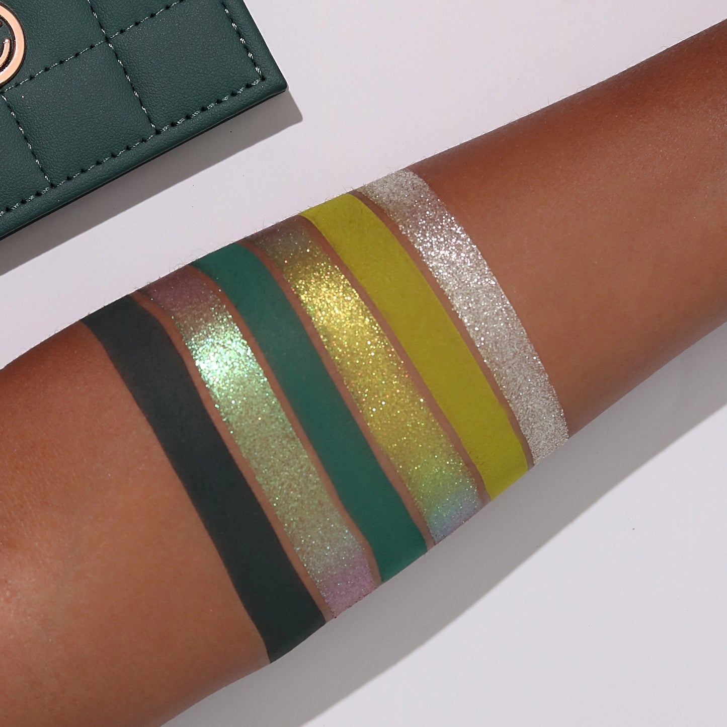 Exquisite Eyes mini eyeshadow palette