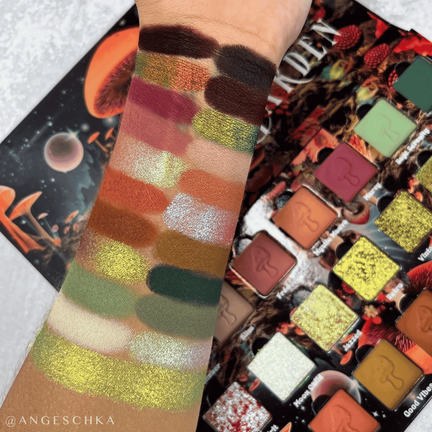 Groovy Garden eyeshadow palette