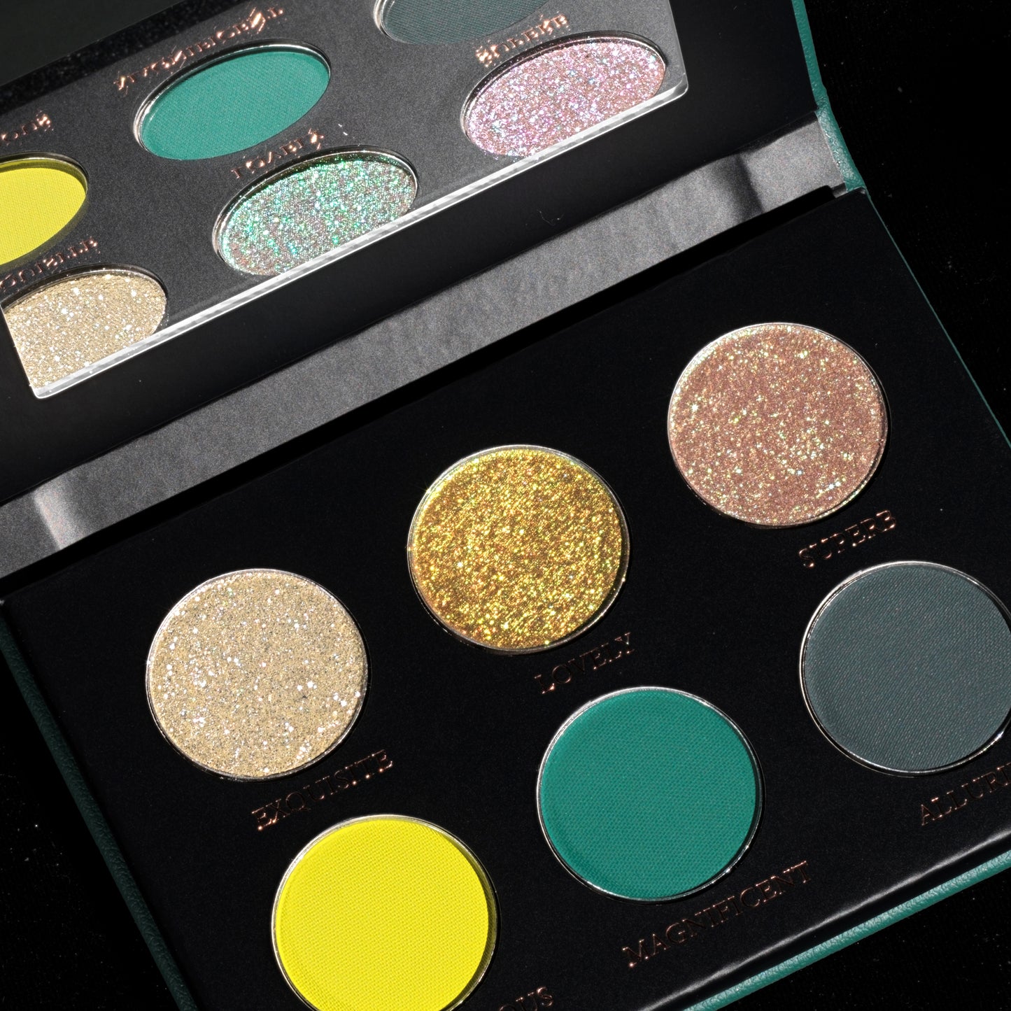 Exquisite Eyes mini eyeshadow palette