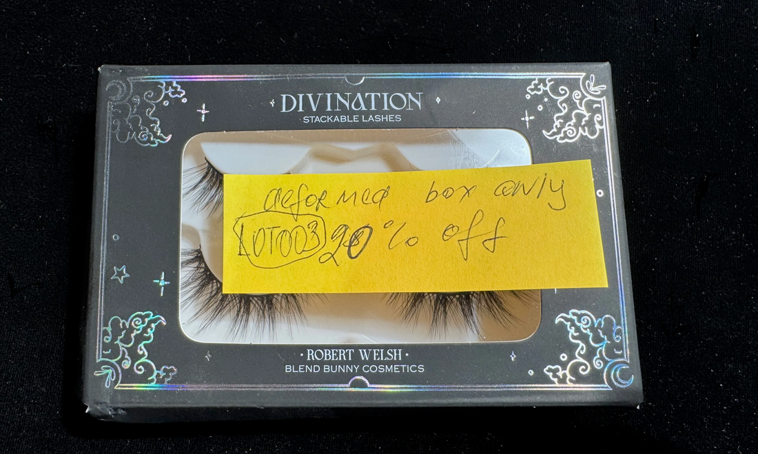 LOT #003 - Divination stackable lashes (Blend Bunny). Damaged box.