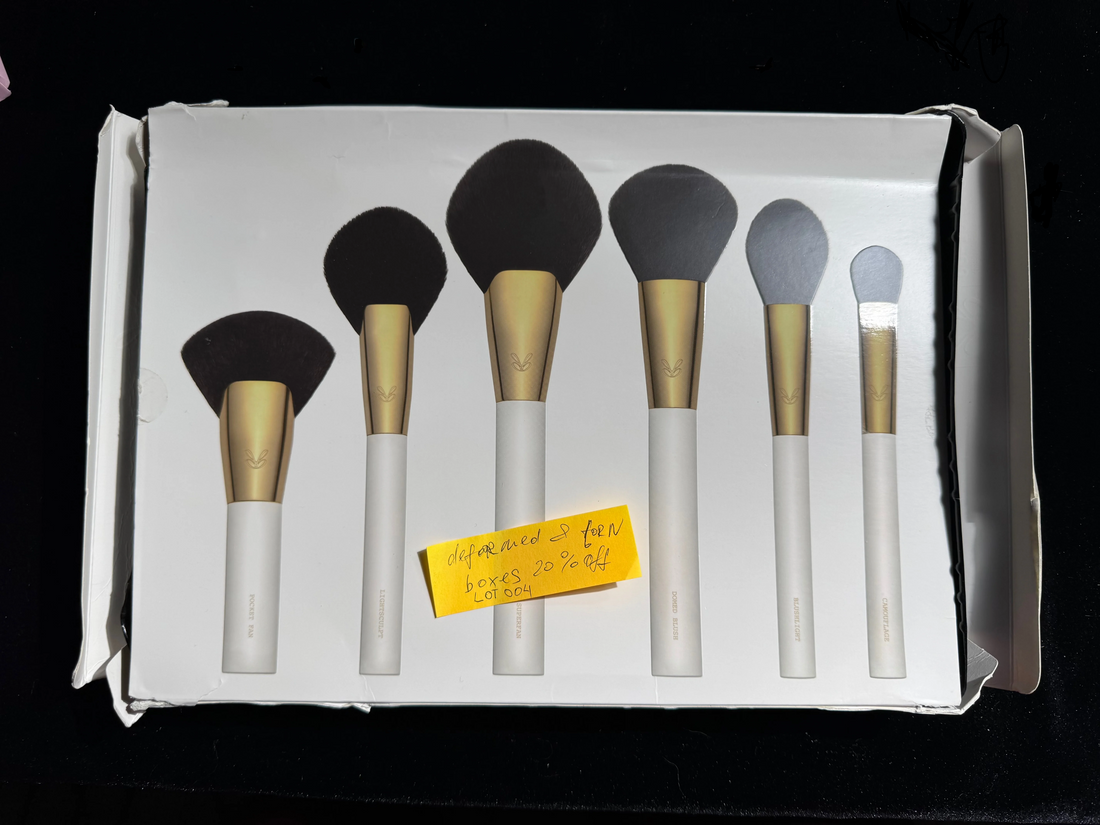 LOT #004 - Masterclass Pro makeup brushes full set (Blend Bunny). Damaged and torn packaging.