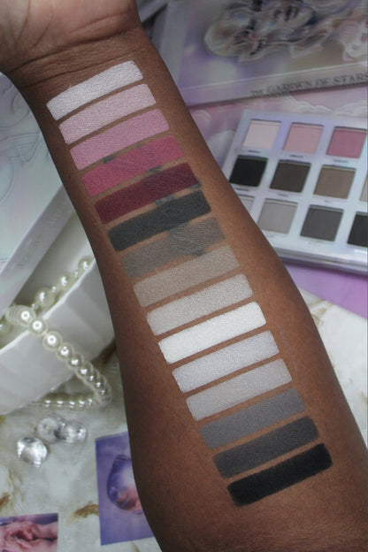 Ellis V2: 30 shade matte eyeshadow palette