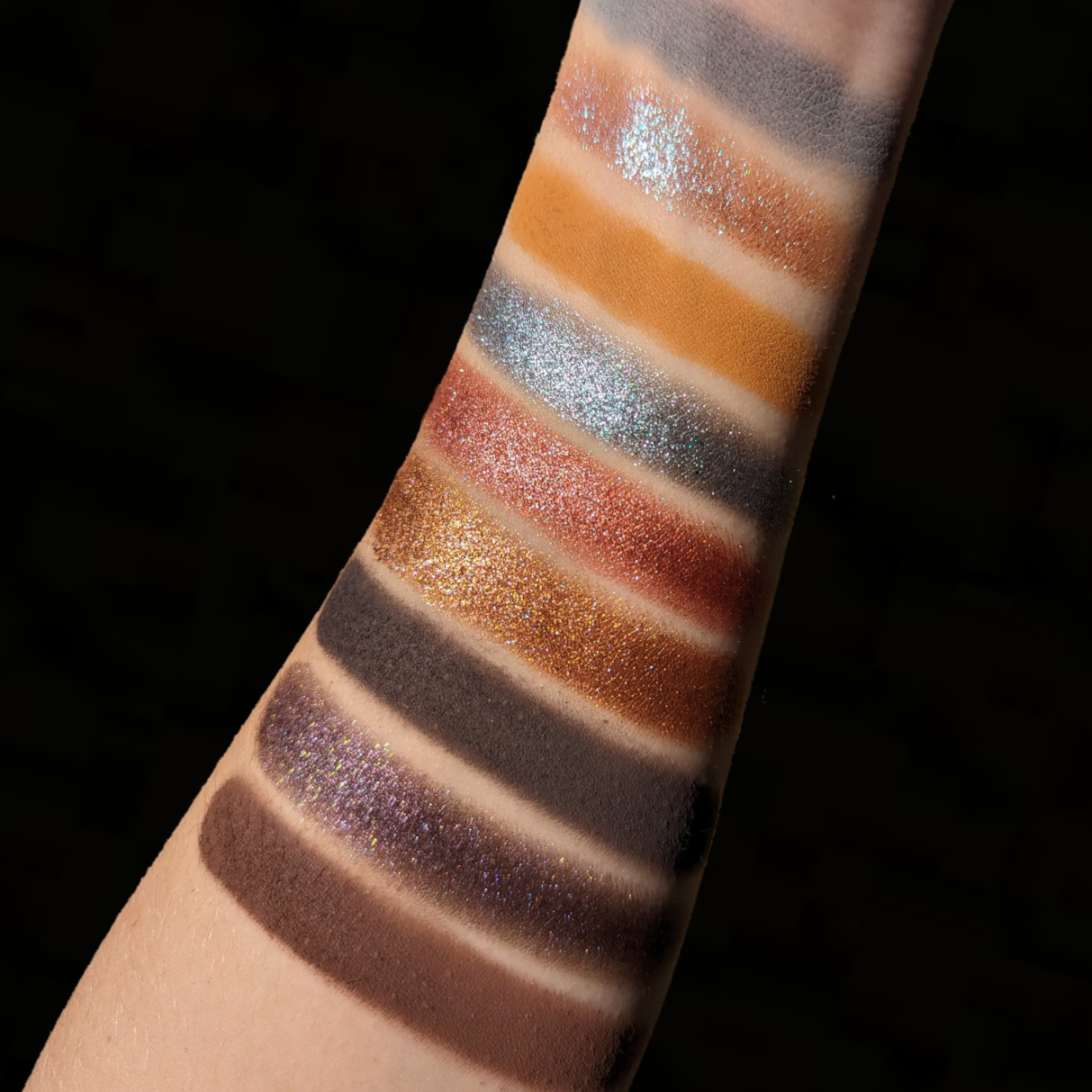 Fighter eyeshadow palette by Fantasy Cosmetica swatches