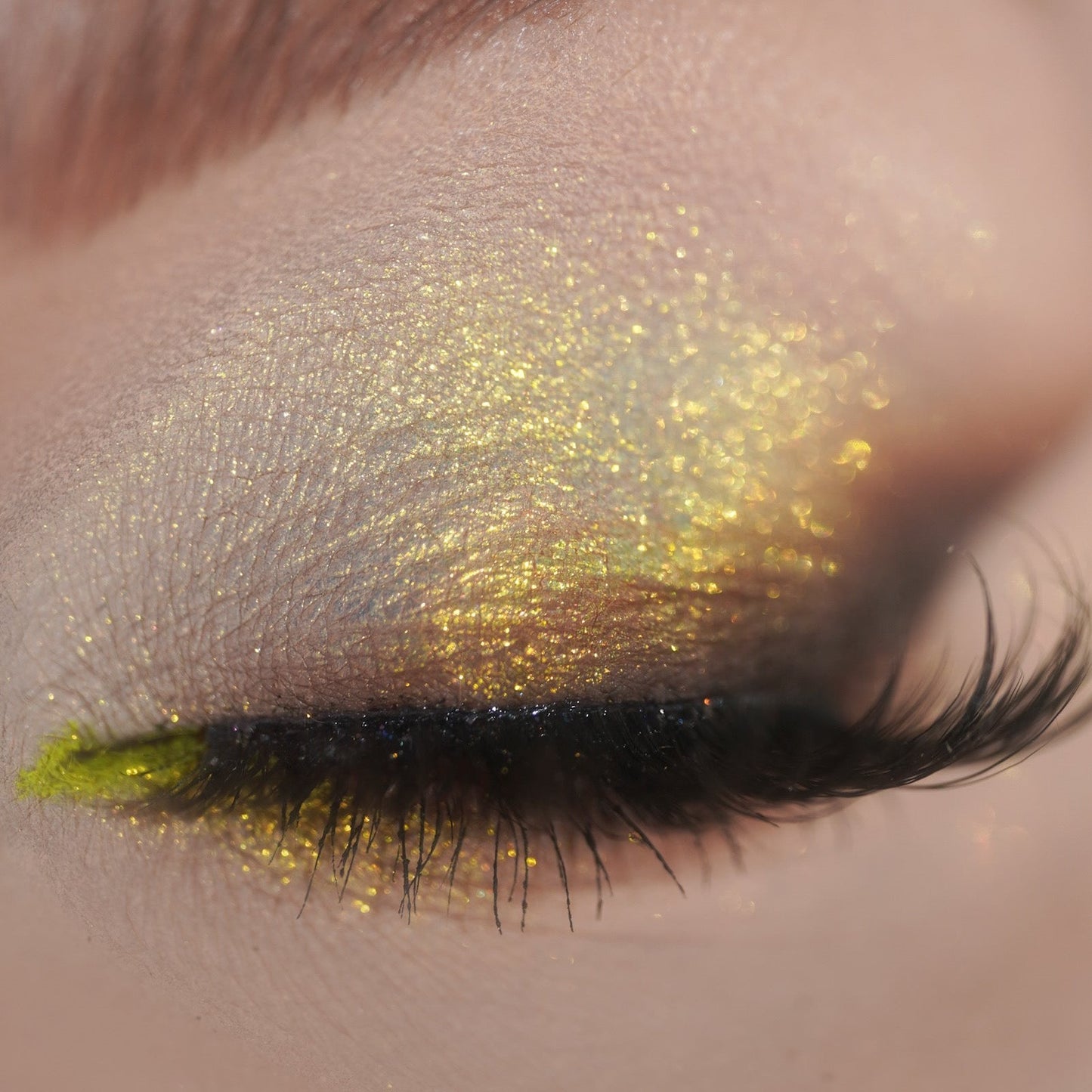 Shooting Star Opal Multichrome Loose eyeshadow