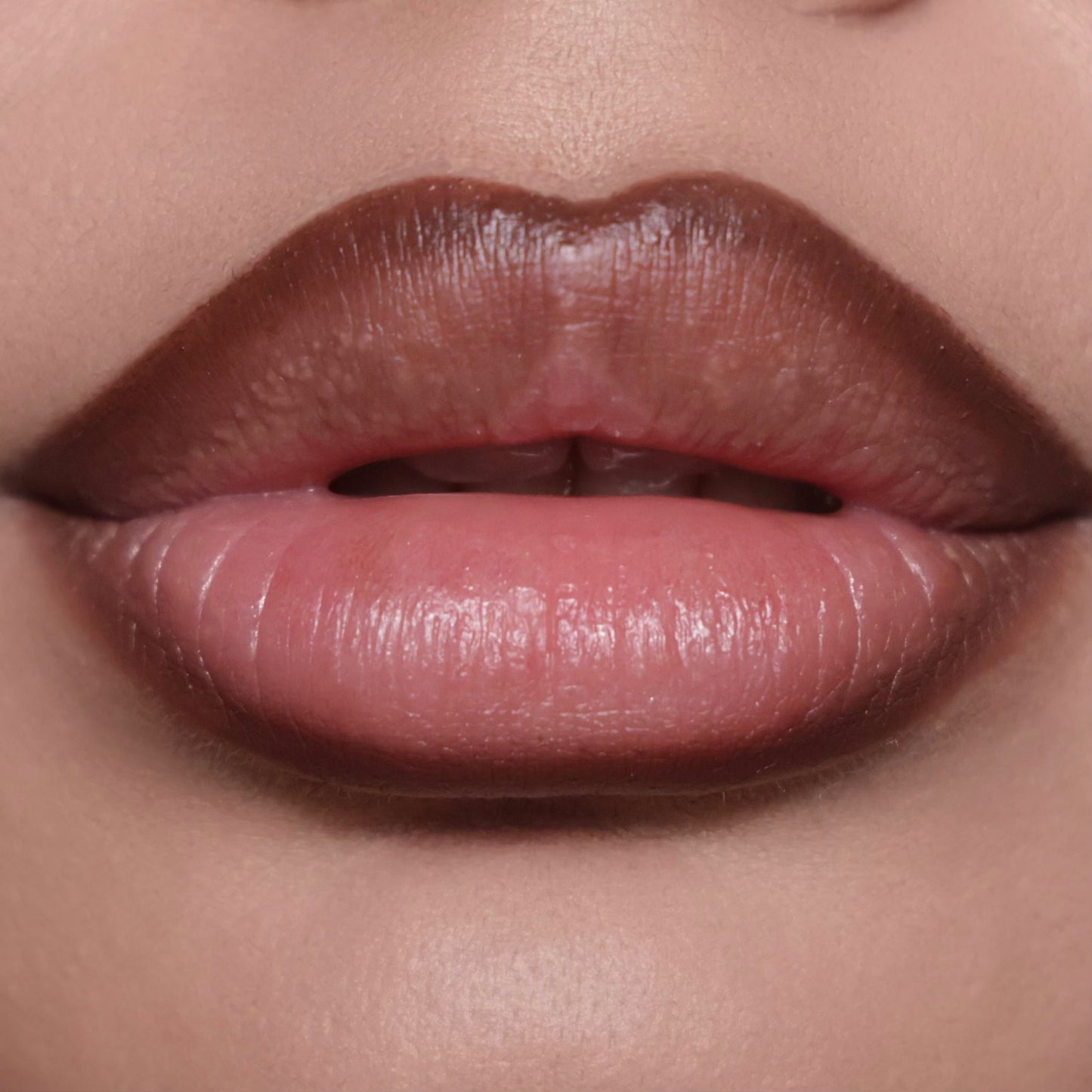 The Lord of the Rings x Glamlite Eye of Sauron lip kit