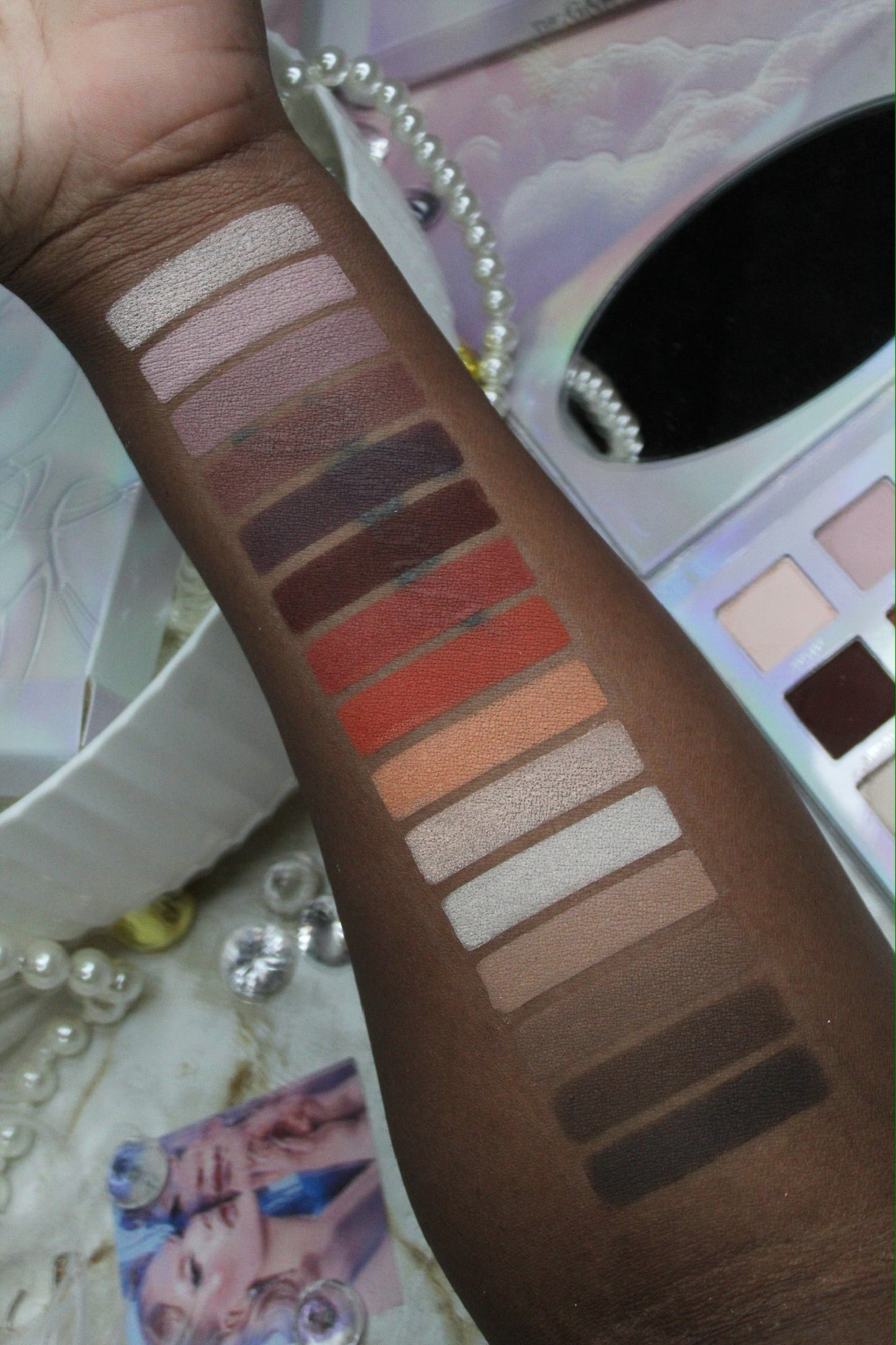 Ellis V2: 30 shade matte eyeshadow palette