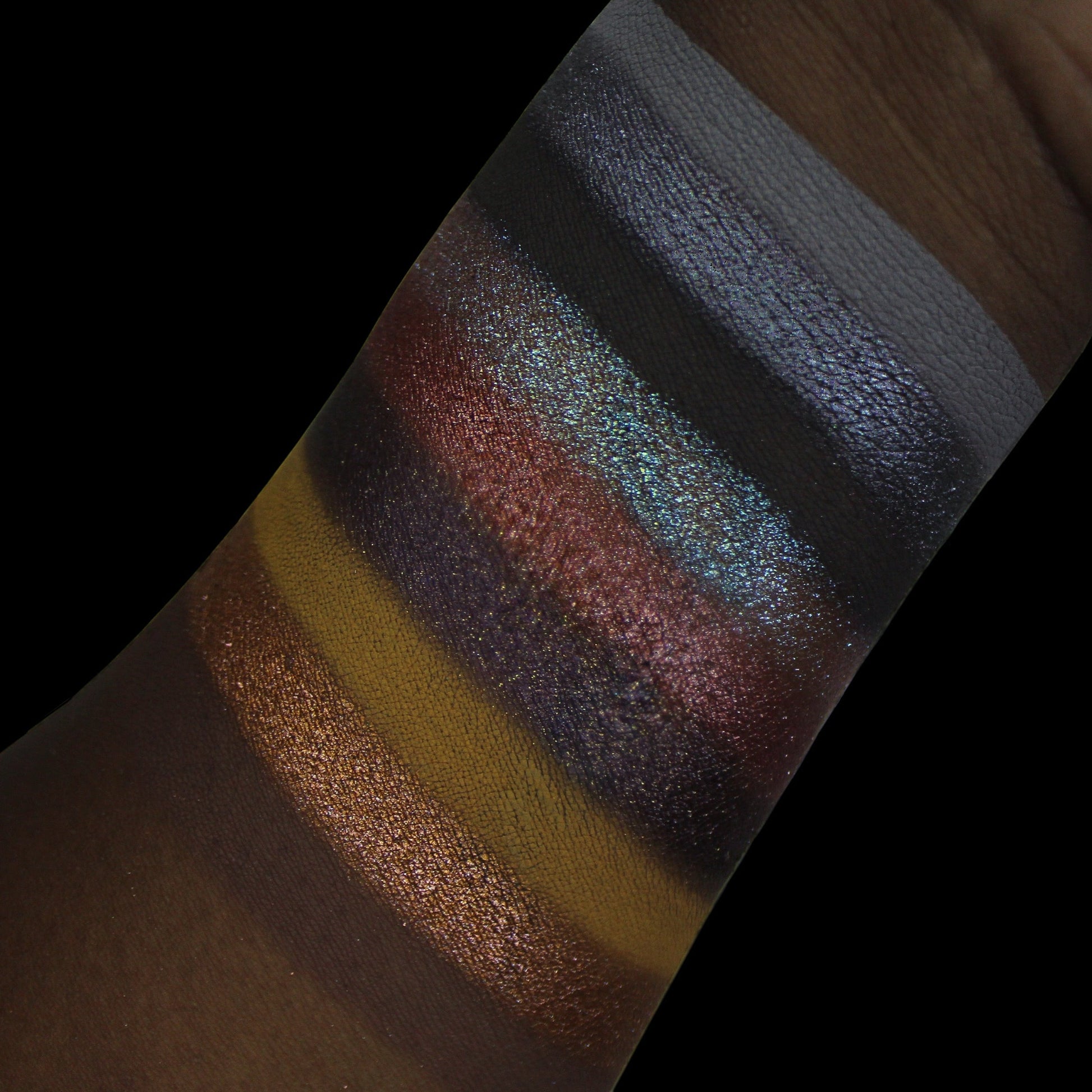 Fighter eyeshadow palette by Fantasy Cosmetica swatches