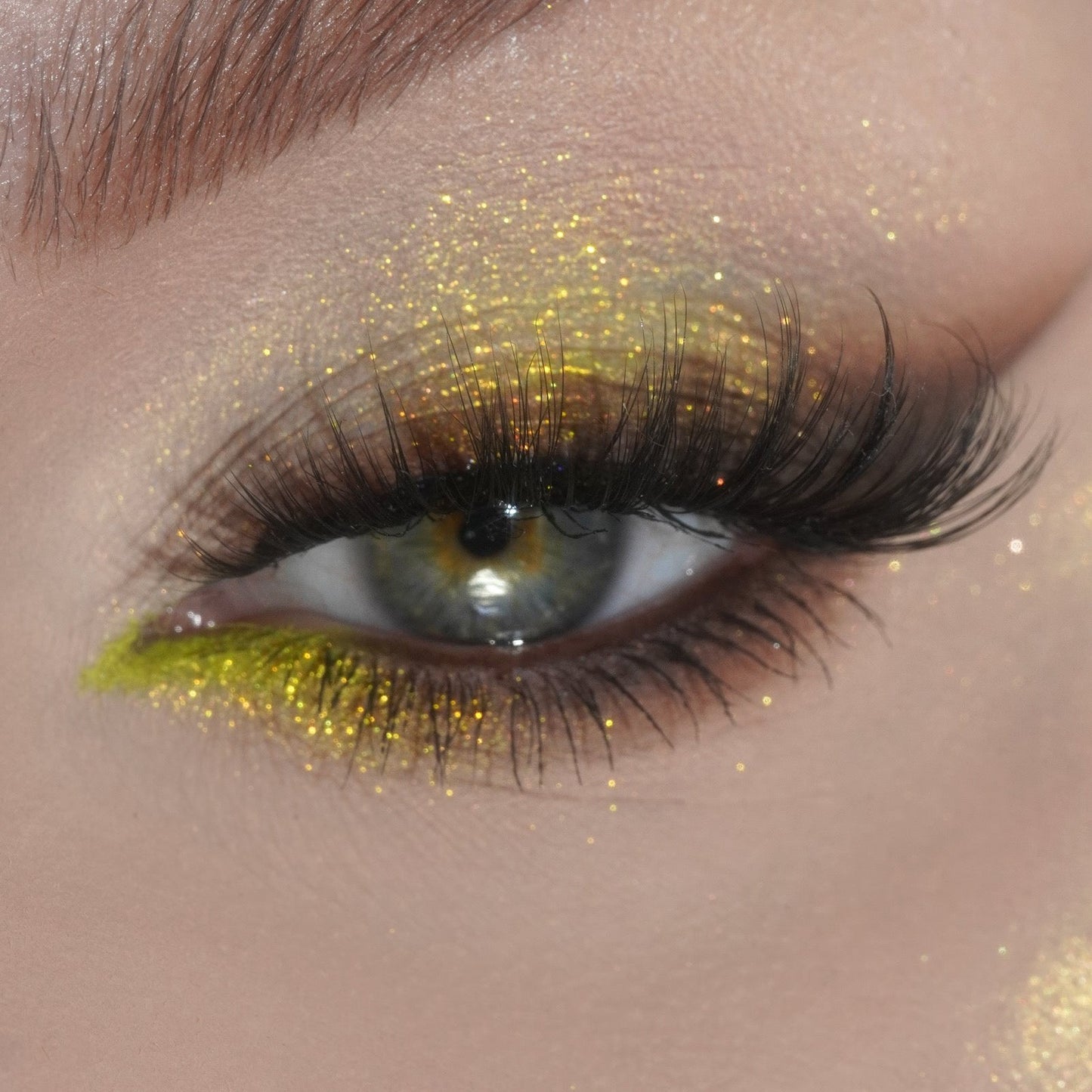 Shooting Star Opal Multichrome Loose eyeshadow