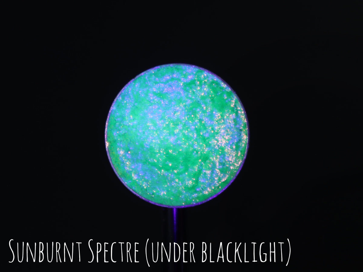 Sunburnt Spectre pan glowing under blacklight