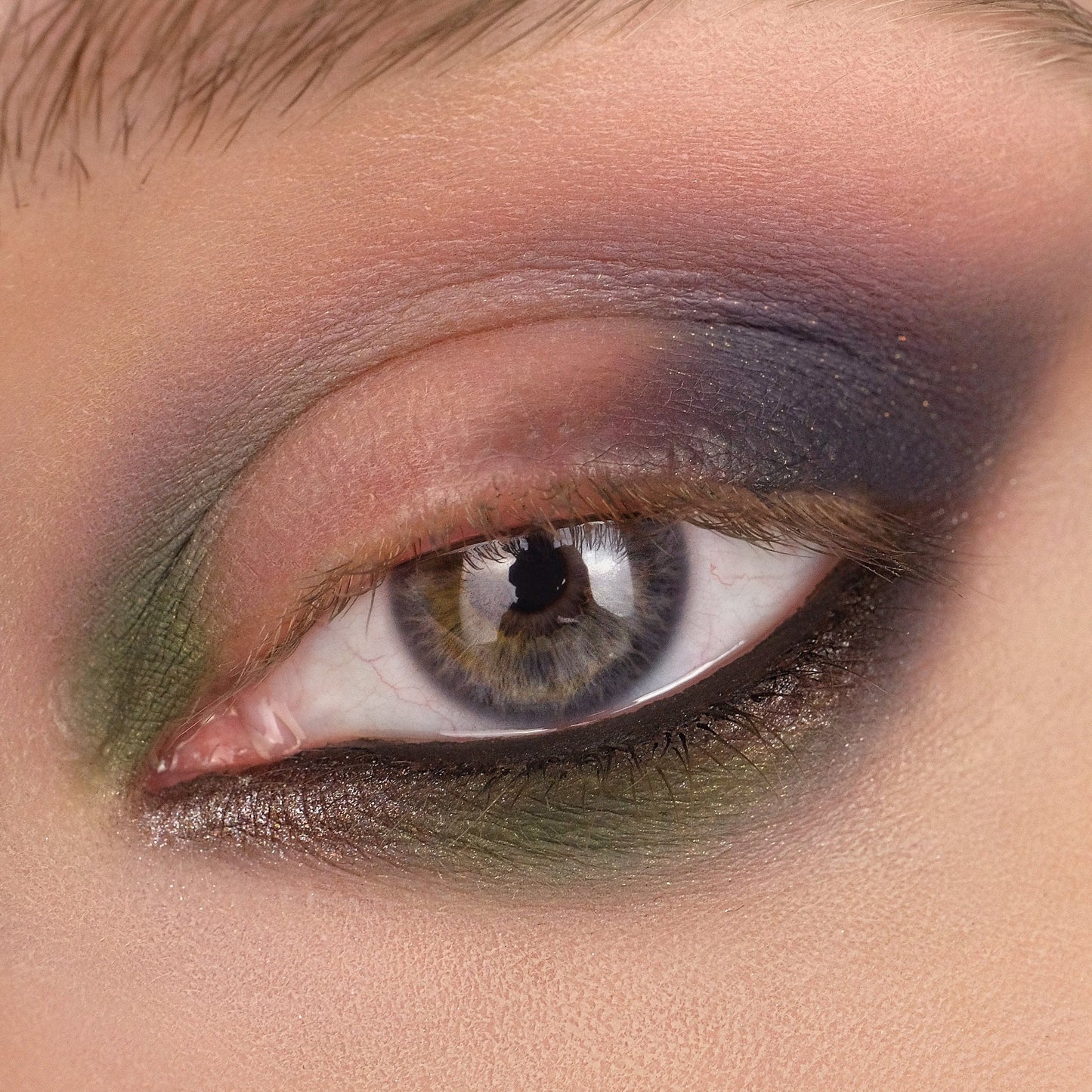 Birdsong Opal Multichrome Loose eyeshadow