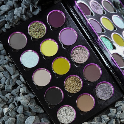 Magnetic Mineralia eyeshadow palette x @s.andromedae