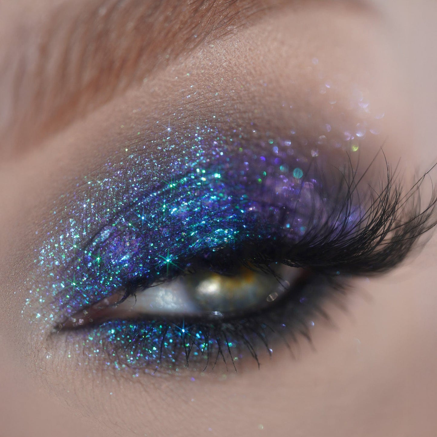 Moody Cow Opal Moonstone Loose eyeshadow