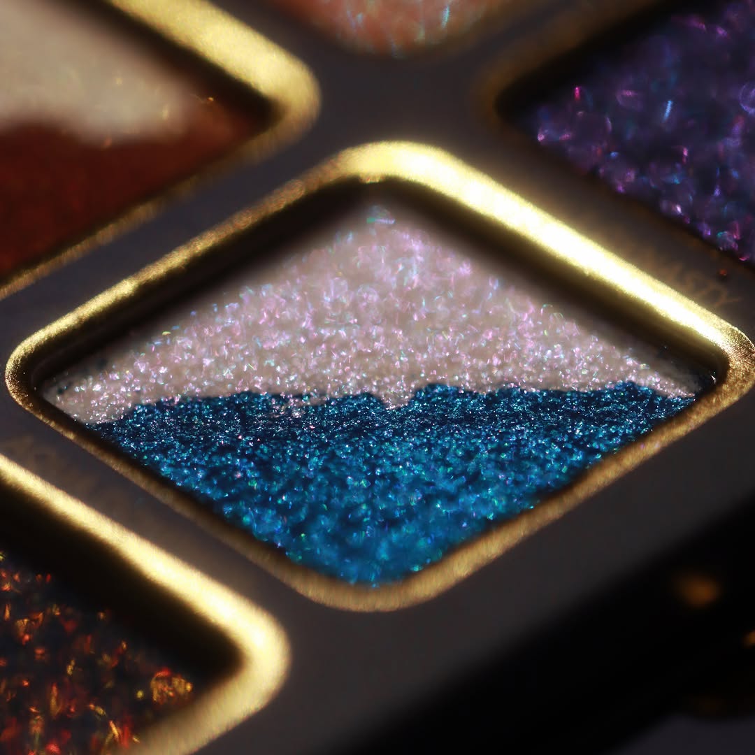 Chrome Book Vol.3 eyeshadow palette