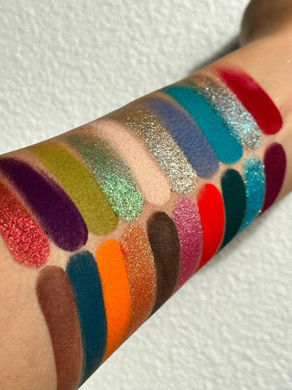 Fearless Holiday eyeshadow palette