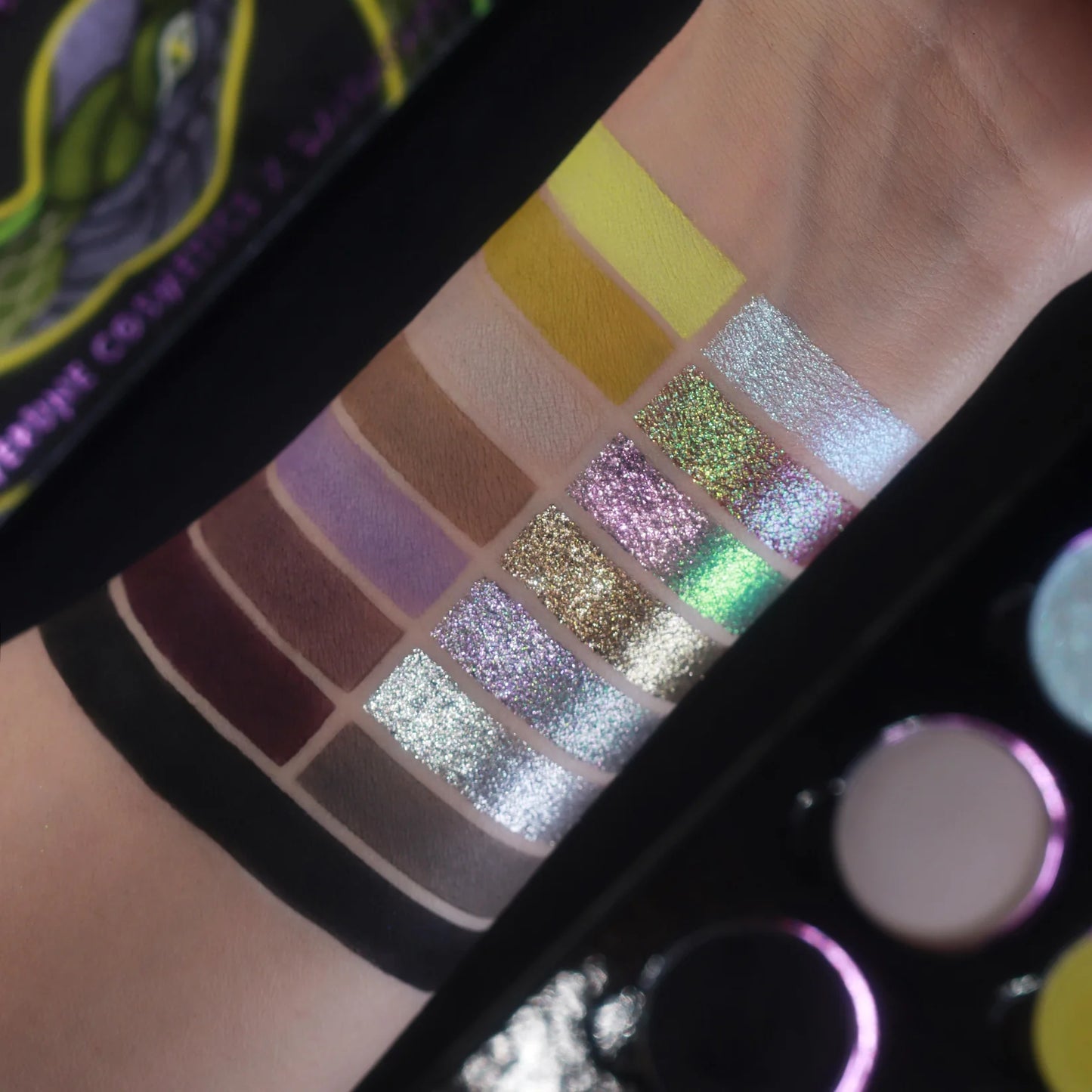 Magnetic Mineralia eyeshadow palette x @s.andromedae