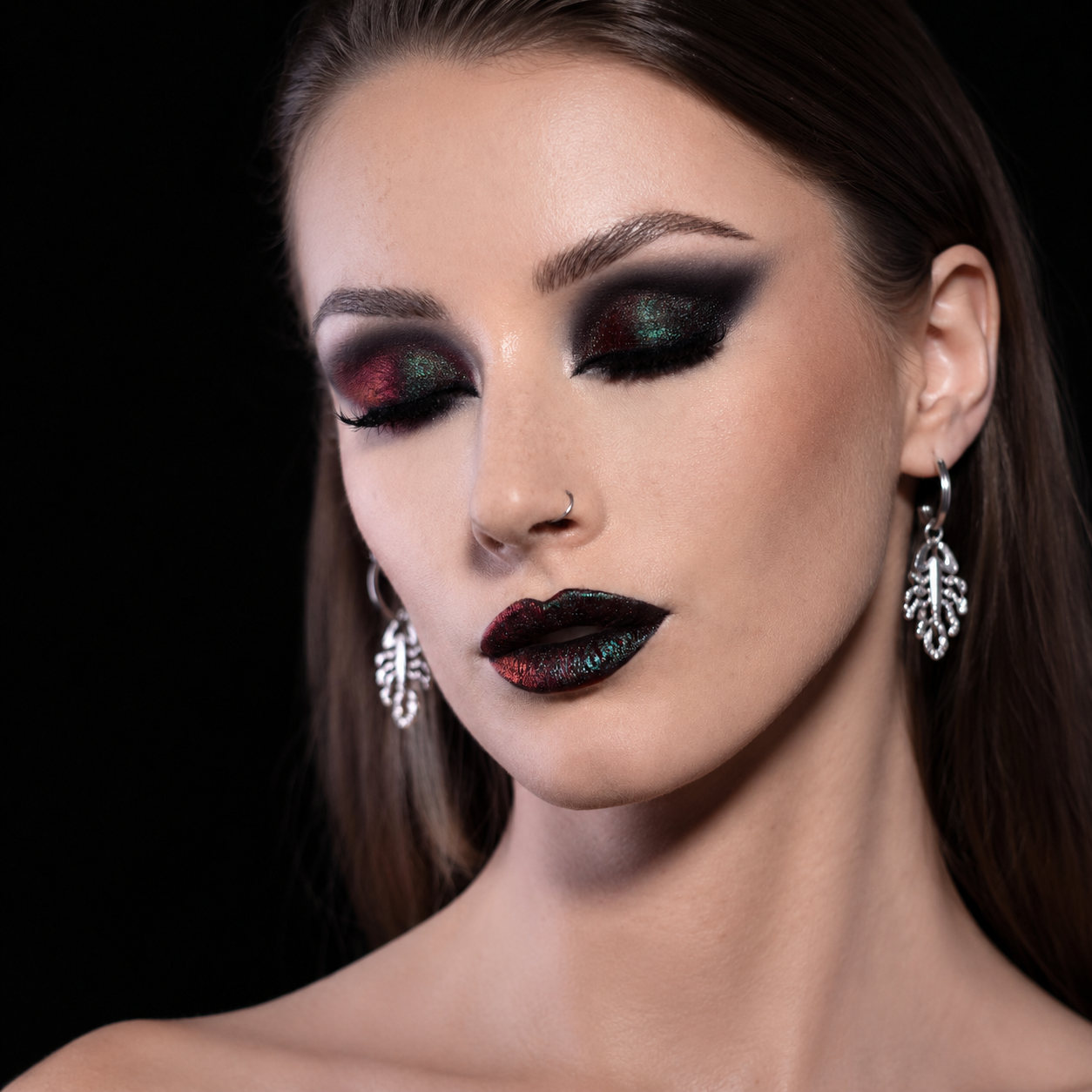 Lights Out Original Multichrome loose eyeshadow: charcoal black base with an intense metallic colour shift