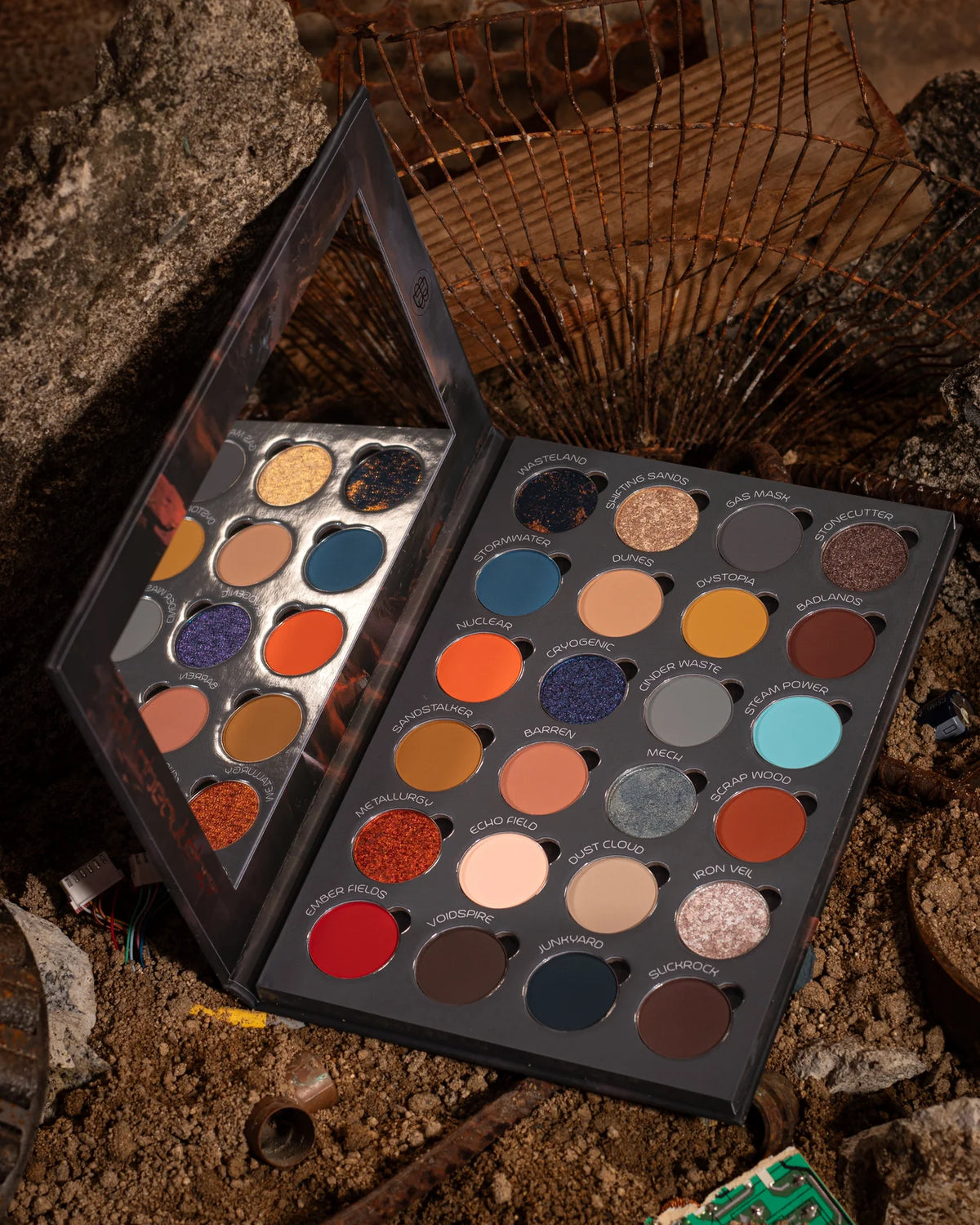 Wasteland x ZYEL eyeshadow palette