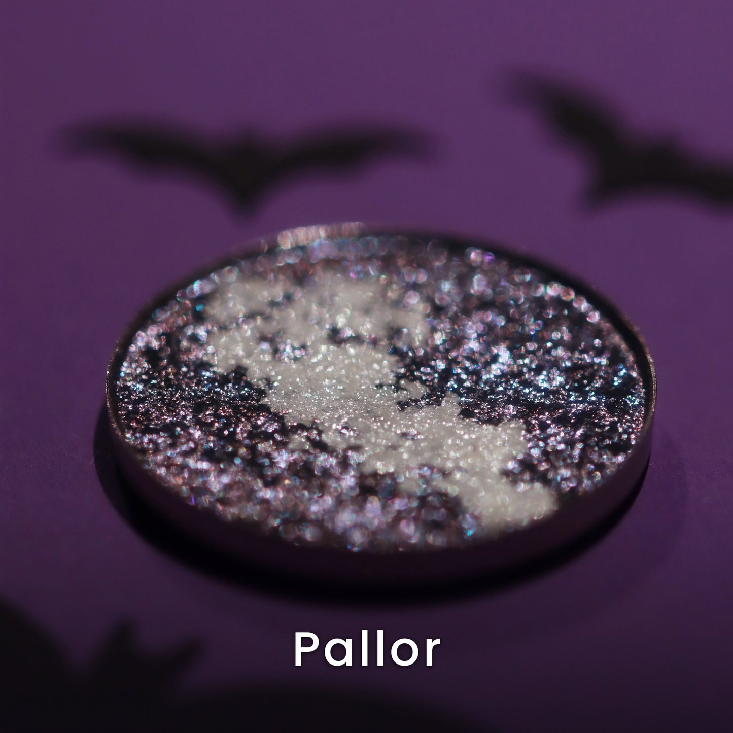 Pallor pressed pigment pan, marbled silver holochrome with a spectral multicolour shift