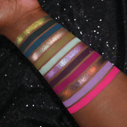 Aurora Chasing x Ellie Starr eyeshadow palette
