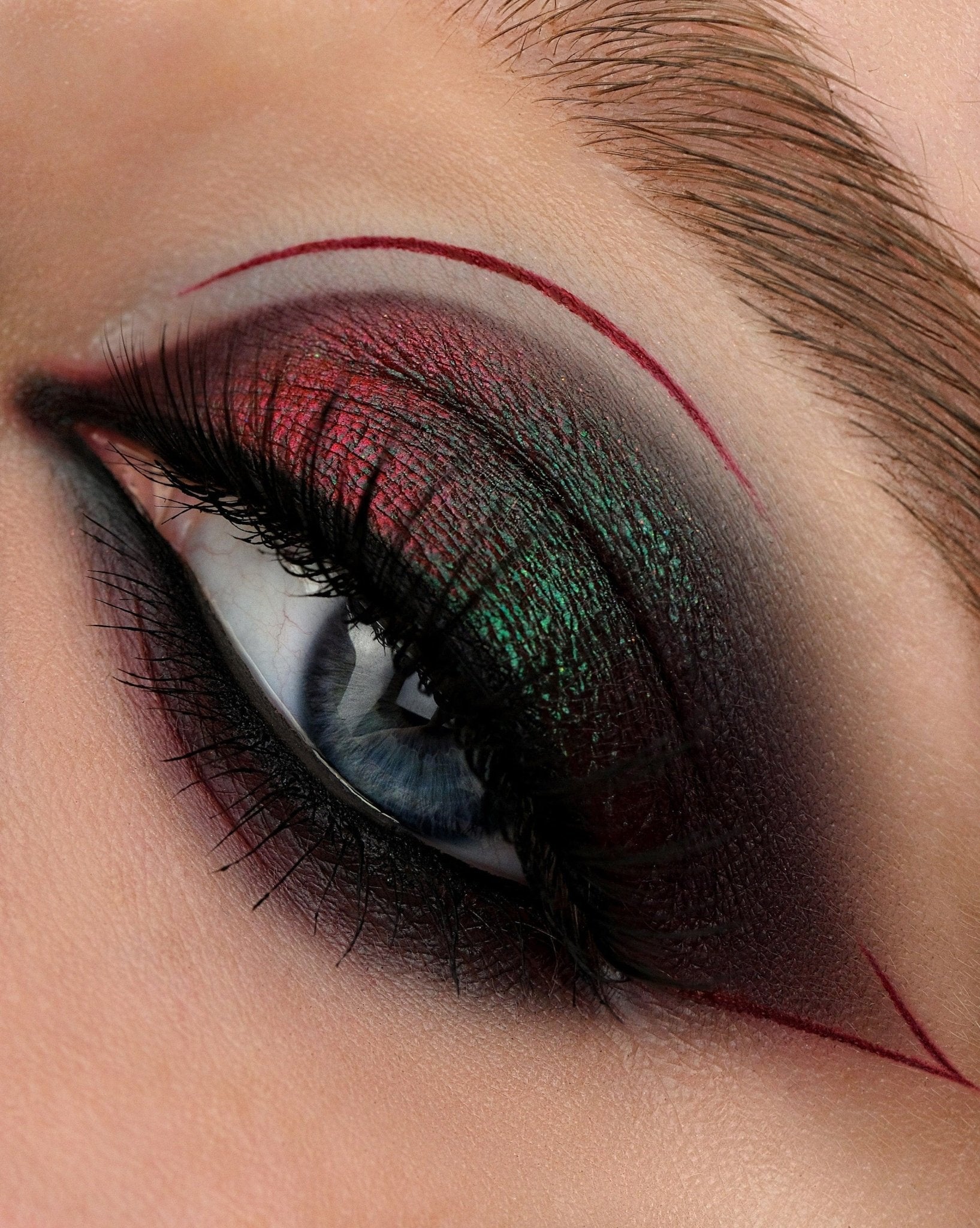 Original Multichrome loose eyeshadows line, fifth shot