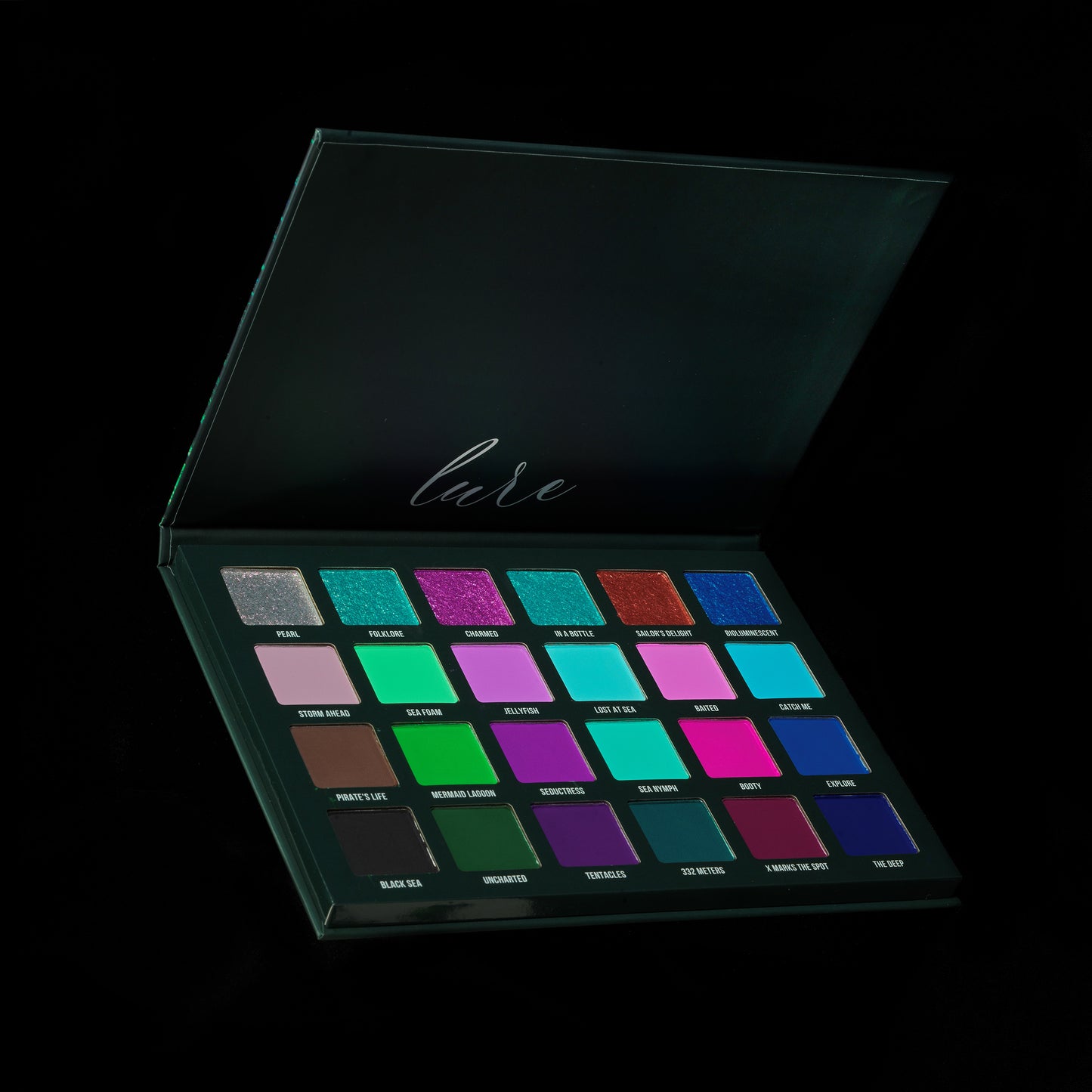 Lure palette opened by Blend Bunny Cosmetics