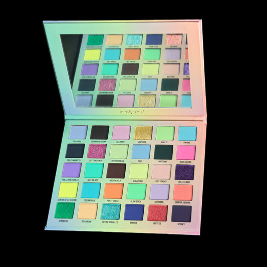 Stickly Sweet eyeshadow palette opened by Blend Bunny